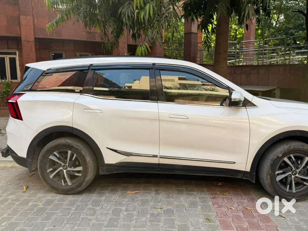 Mahindra Xuv700 Petrol Well Maintained