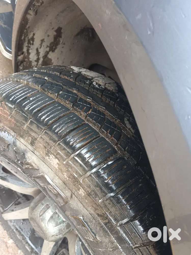 Xuv500 Diesel With Extra Fitted Screen Led Light Carrier  4 New Tyre