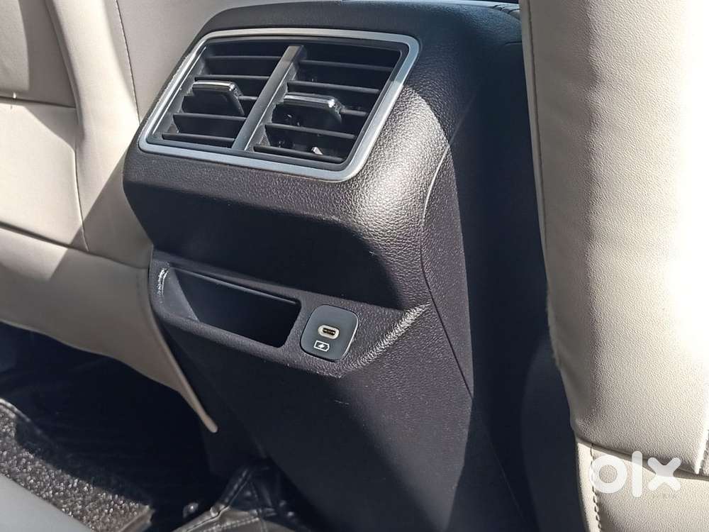 Mahindra Xuv700 2.0 Ax 7 Petrol At Str, 2023, Petrol
