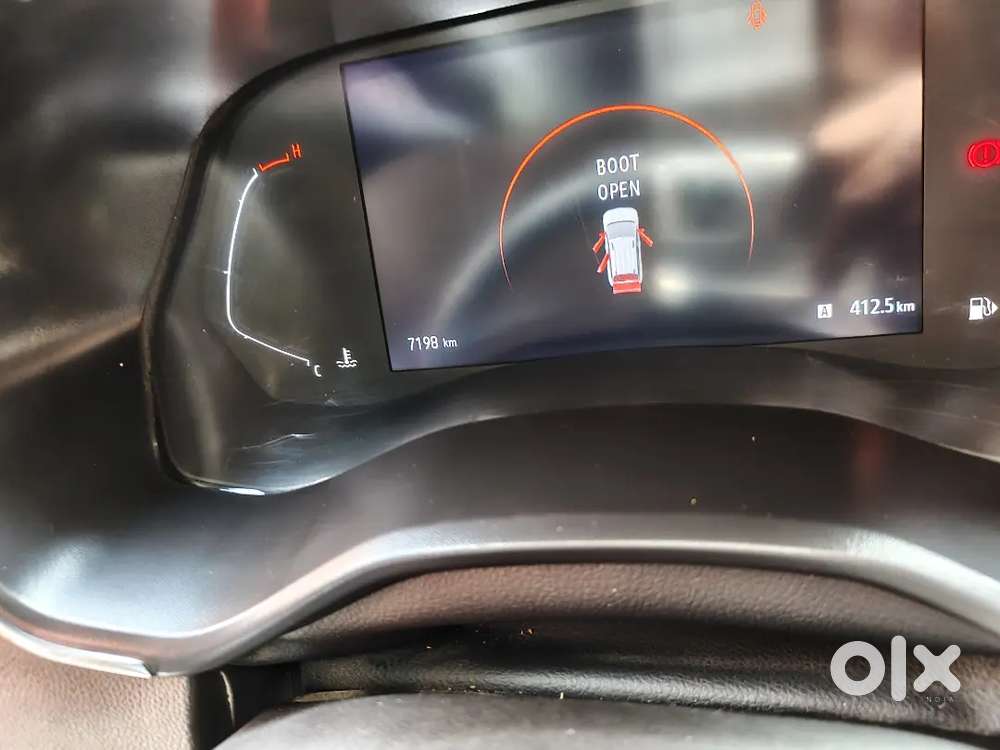 Renault Triber 1.0 Rxz Dual Tone 2025