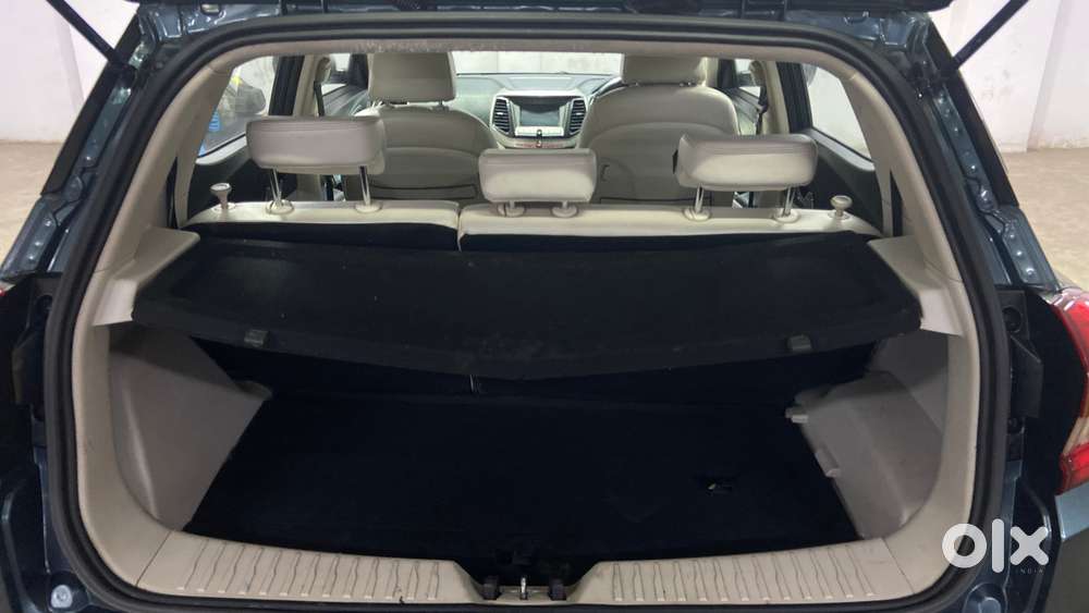 Mahindra Xuv300 1.2 W8 (o) Amt Petrol, 2021, Petrol