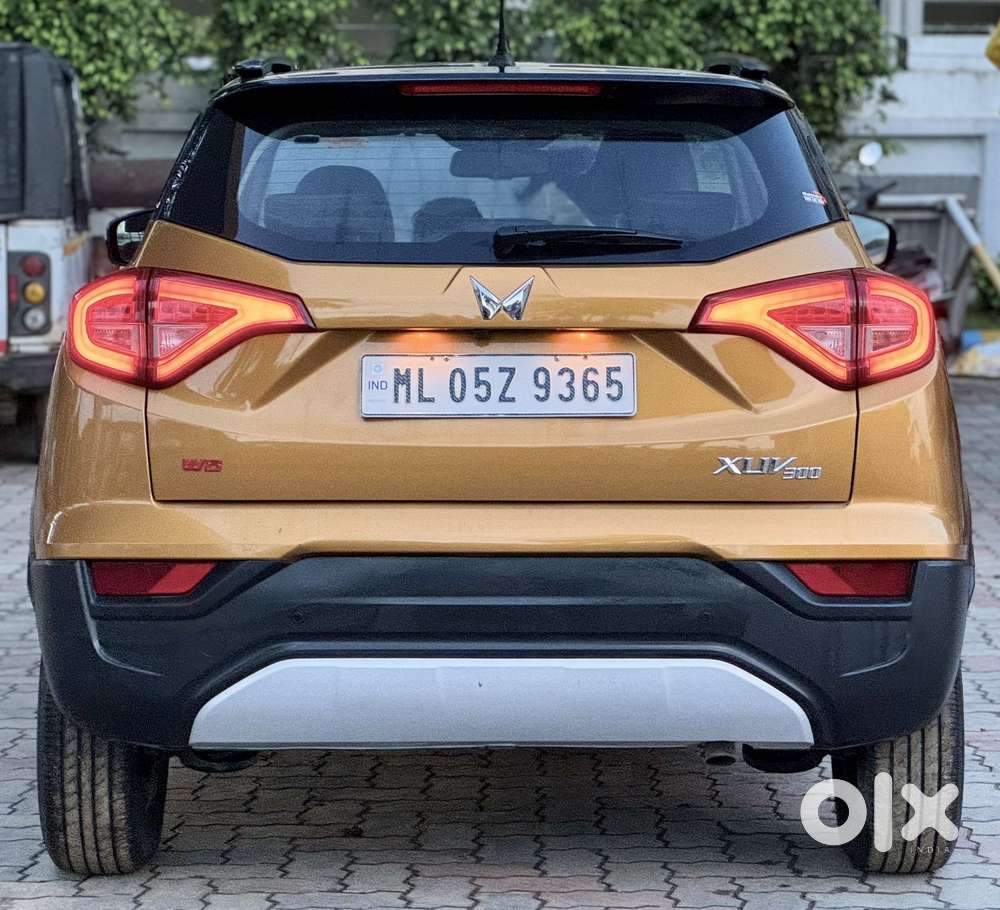 Mahindra Xuv300 W8 Option Dual Tone, 2023, Petrol