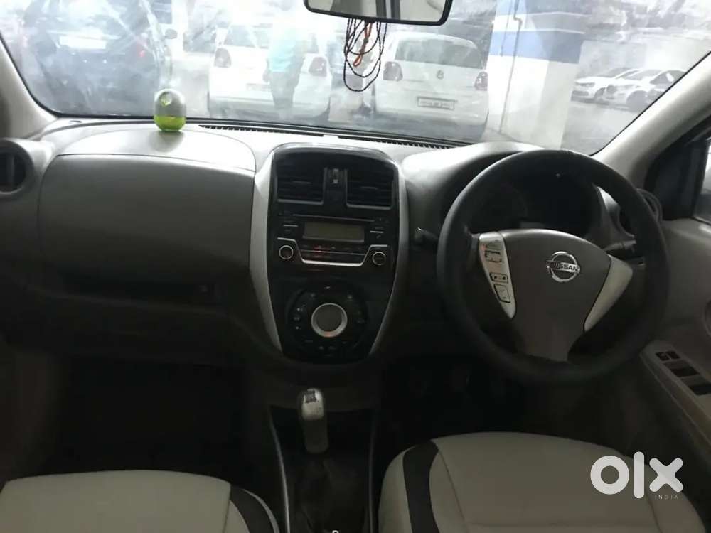 Nissan Sunny 2015
