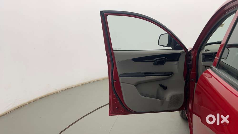 Mahindra Kuv 100 Mfalcon G80 K2, 2017, Petrol
