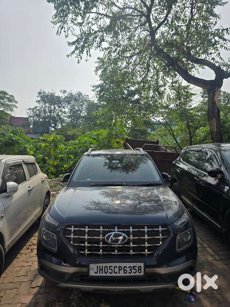 Hyundai Venue Petrol Well Maintained
