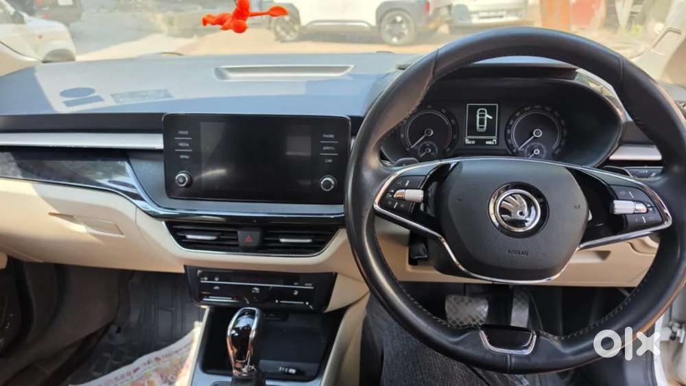 Skoda Slavia Ambition 1.0l Tsi At, 2023, Petrol