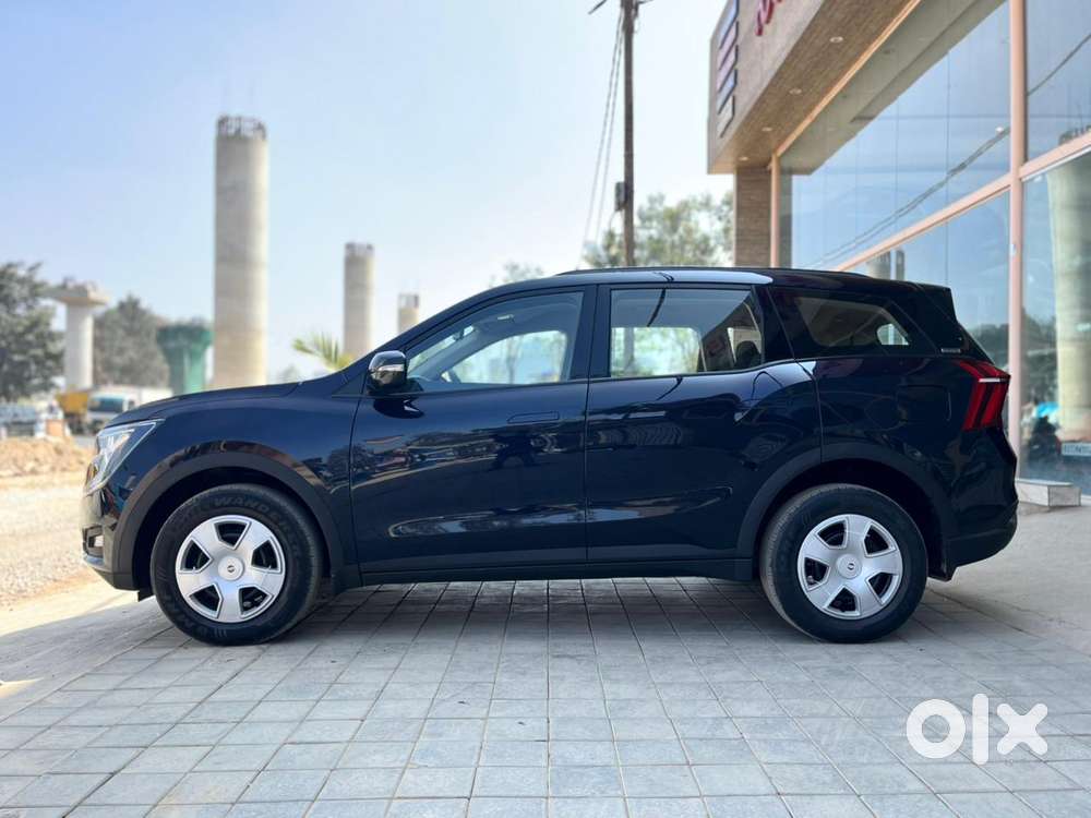 Mahindra Xuv700 2.0 Ax 3 Petrol Mt 5 Str, 2022, Petrol