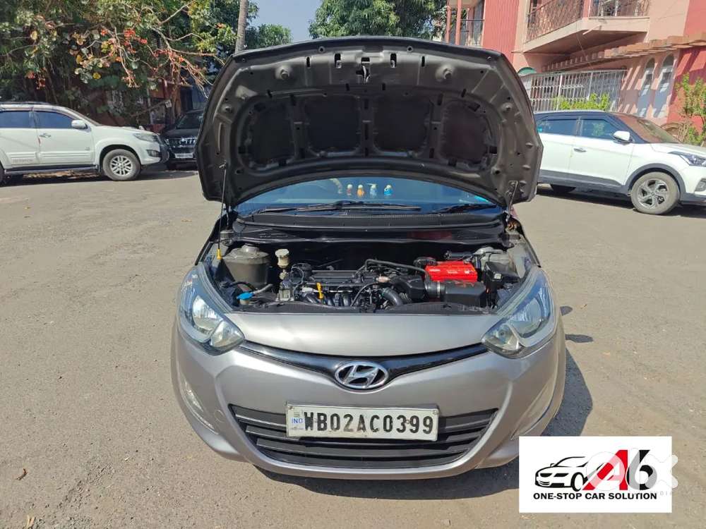 Hyundai I20 2013 Petrol Well Maintained And 30,000 Km Driven