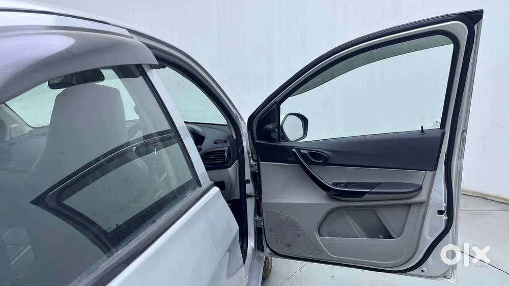 Tata Tiago 1.2 Revotron Xt, 2017, Petrol