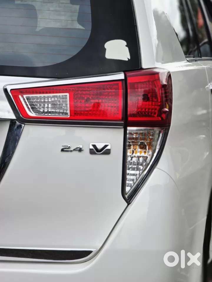 Toyota Innova Crysta 2.4 V 7 Str, 2017, Diesel
