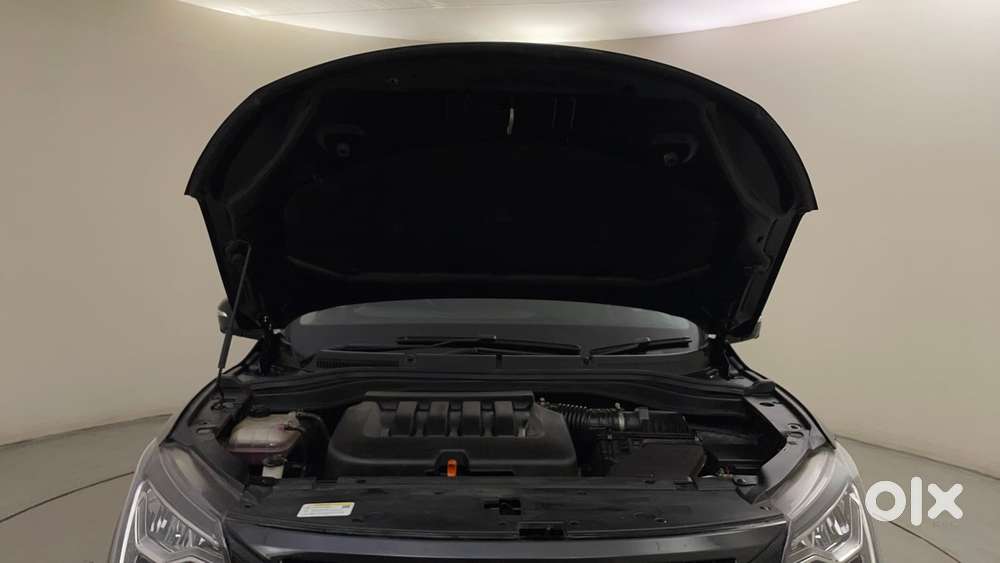 Mahindra Xuv700 2.0 Ax 7 Petrol At Str, 2025, Petrol