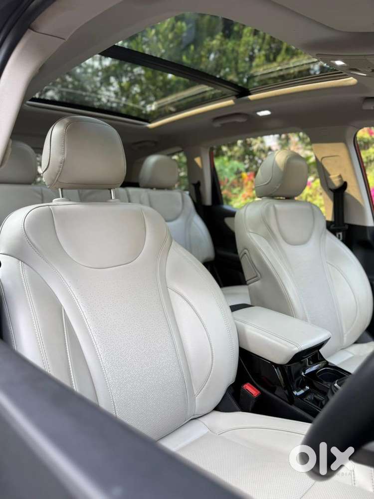 Mahindra Xuv700 2022 Diesel Well Maintained