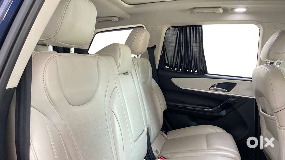 Mahindra Xuv700 2.2 Ax 7 Diesel Mt Luxury Pack Str, 2022, Diesel