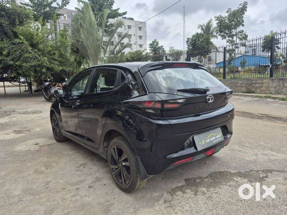 Tata Altroz 1.2 Xza Plus Dark Edition Dct, 2022, Petrol