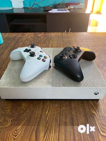 Xbox hotsell one console and controller