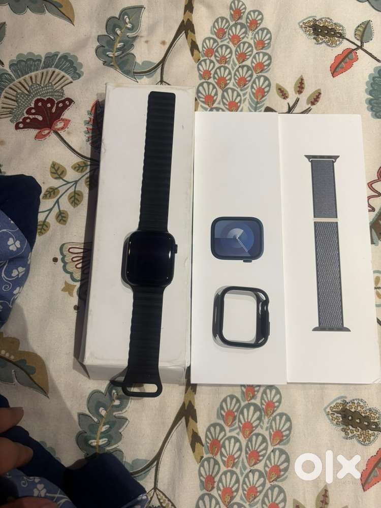 Apple Watch series (45mm, GPS) Excellent Condition Accessories