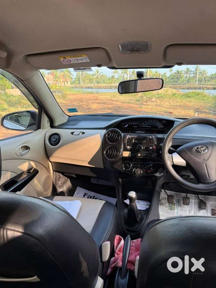 Toyota Etios Liva V Dual Tone, 2018, Petrol