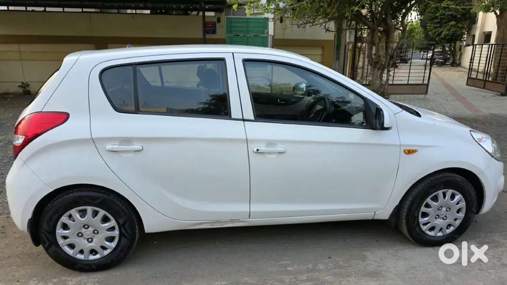 Hyundai I20 Magna 2012 | Petrol + Cng | White | Manual