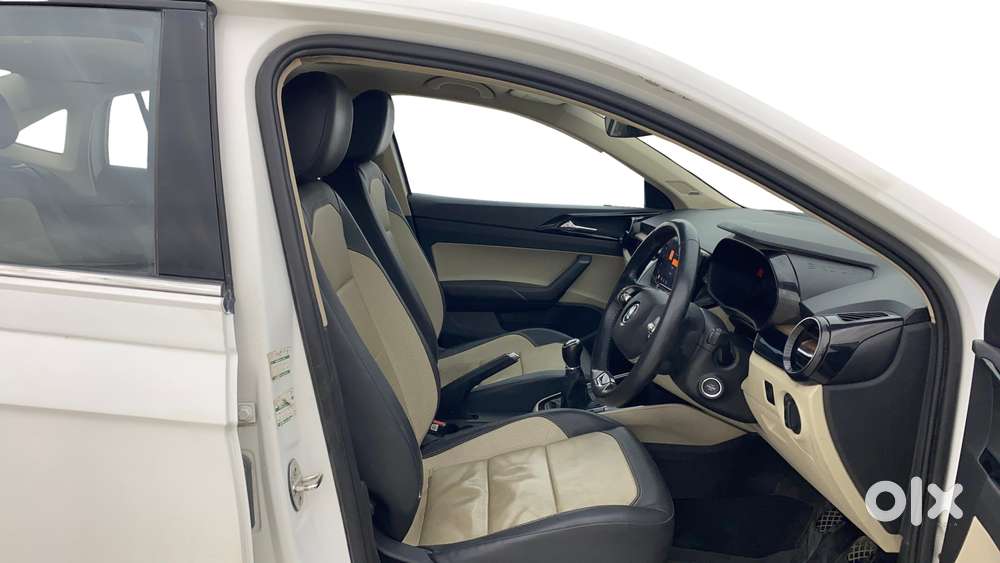 Skoda Slavia Style 1.0l Tsi Mt, 2022, Petrol