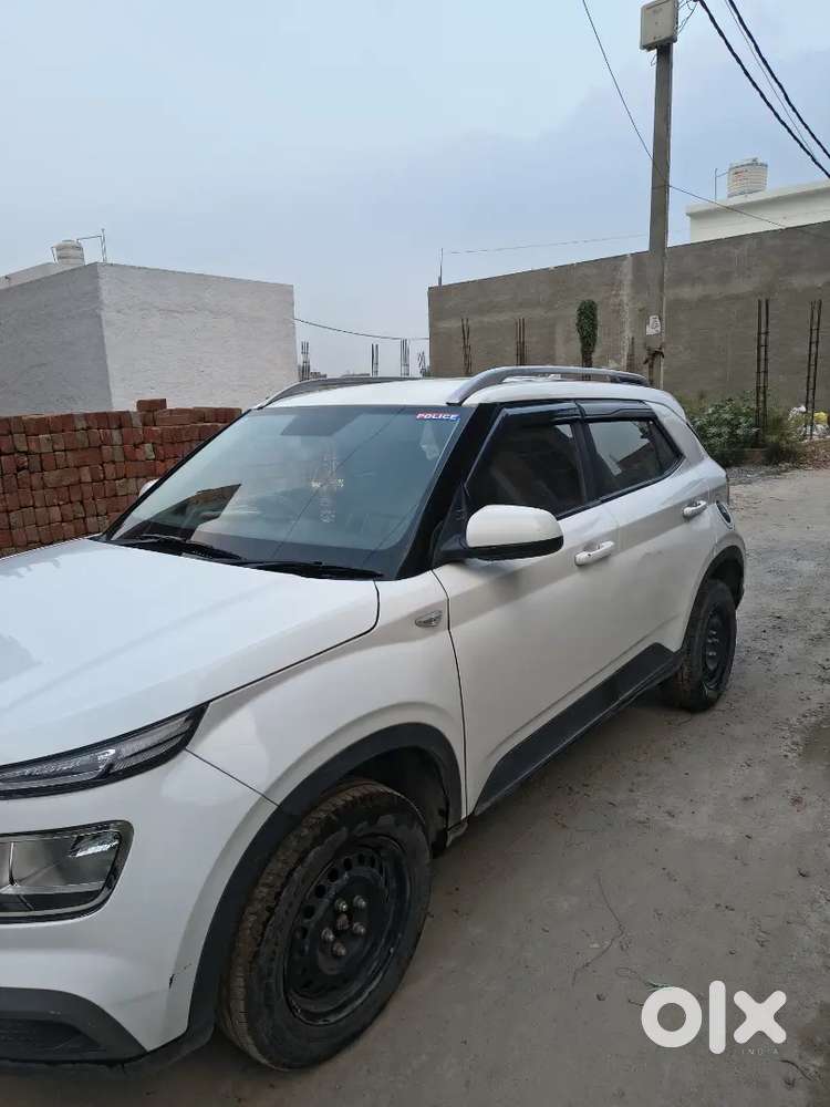 Venue
2020 Model
White Colour
1st Owner
Good Condition