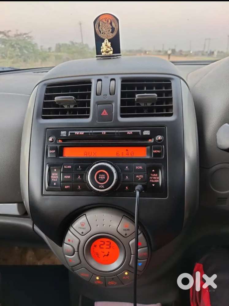 Nissan Sunny 2012