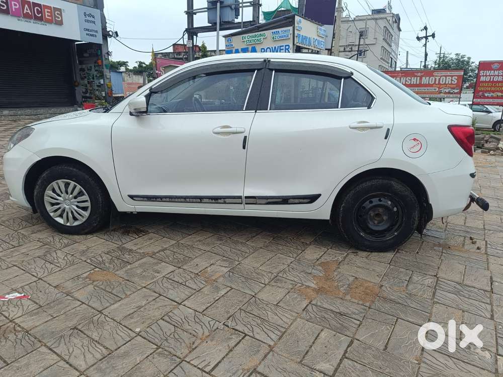 Maruti Suzuki Dzire 1.2 Vxi, 2022, Petrol