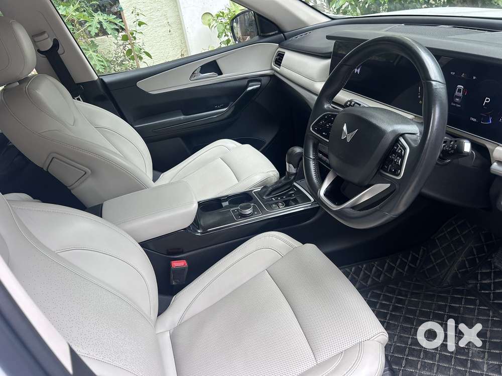 Mahindra Xuv700 2.2 Ax 7 Diesel At Luxury Pack Str, 2022, Diesel