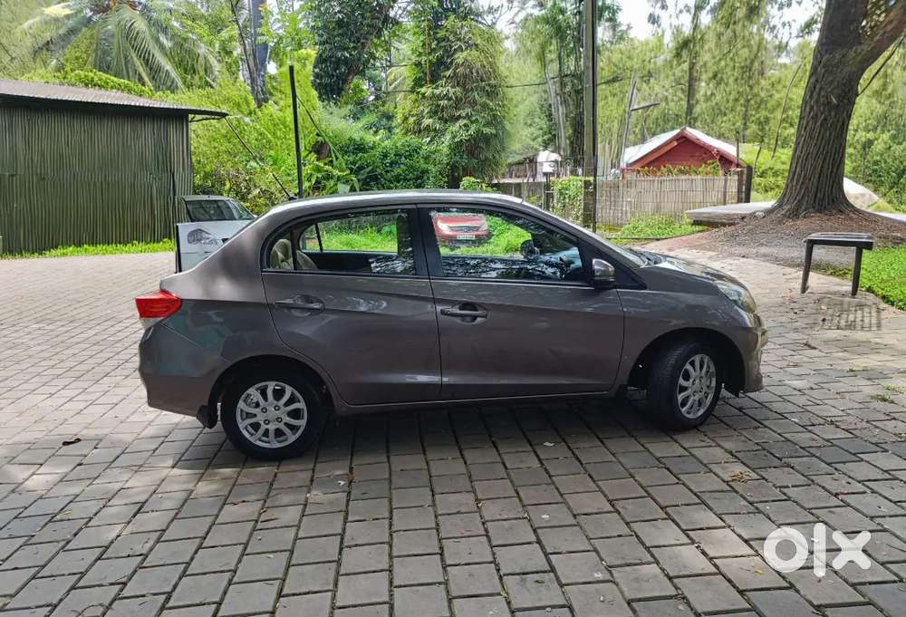 Single Owner Honda Amaze Vx Petrol 2017 Jan. No Replacement