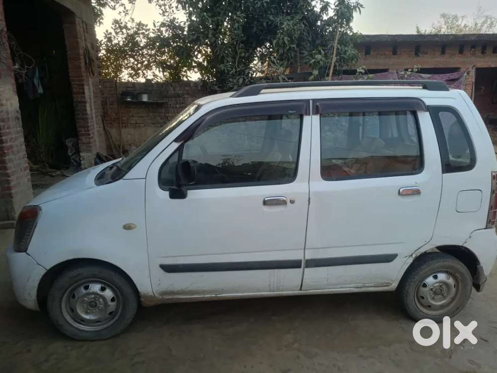 Gadi Me Koi Khmi Nhi H