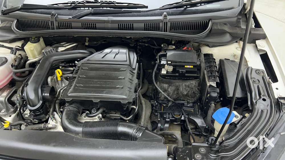 Skoda Slavia Ambition 1.0l Tsi At, 2022, Petrol