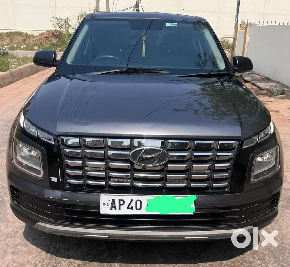 Hyundai Venue 2023 Petrol Well Maintained