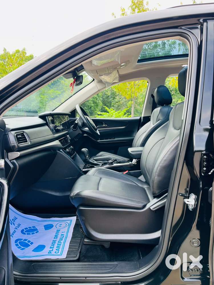 Mahindra Xuv700 2.2 Ax 7 Diesel At Str, 2025, Diesel