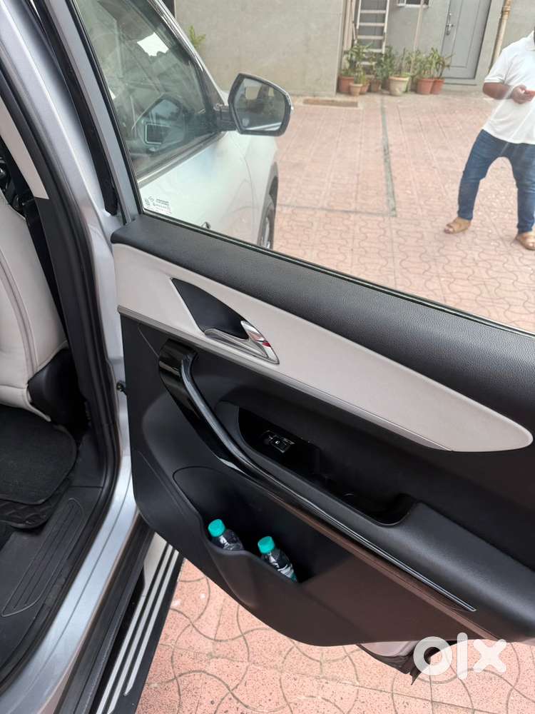 Mahindra Xuv700 Petrol 2023 Model