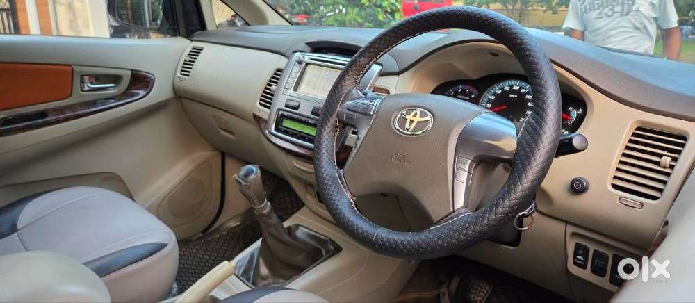 Toyota Innova 2.5 Vx 8 Seater Bs Iv, 2015, Diesel