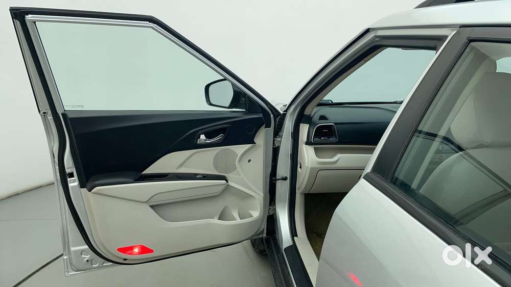 Mahindra Xuv300 W8, 2019, Petrol