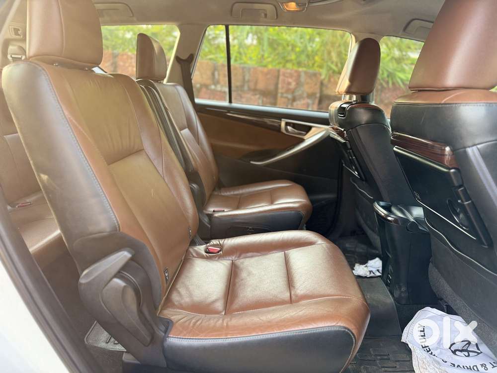 Toyota Innova Crysta 2.8z Automatic, 2016, Diesel