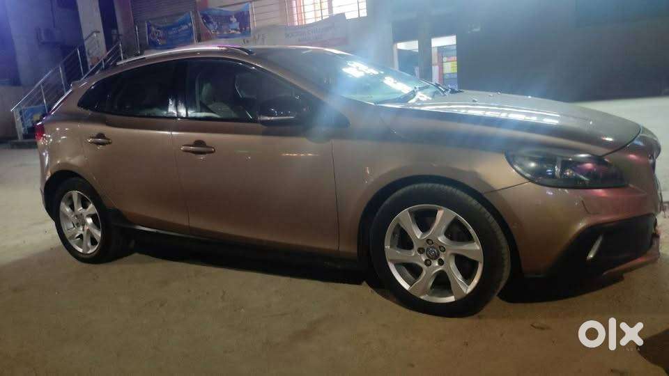 Volvo V40 Cross Country 2013 Diesel Well Maintained