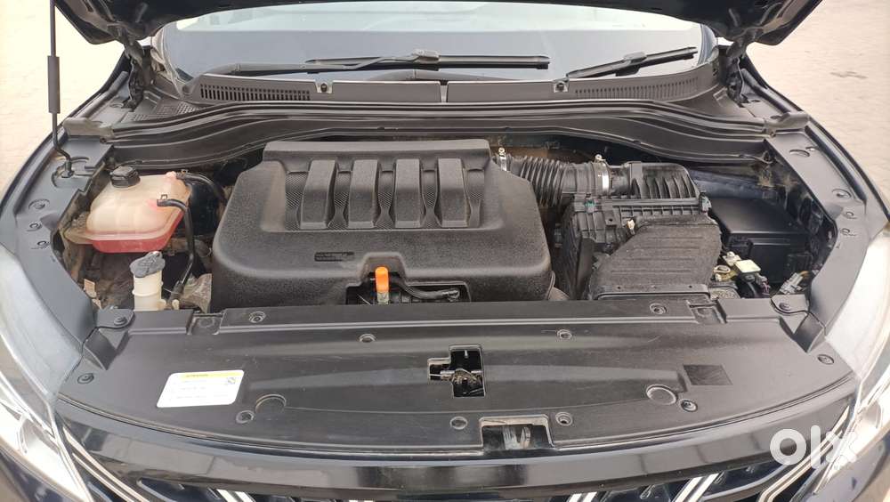 Mahindra Xuv700 2.0 Ax 3 Petrol Mt 5 Str, 2022, Petrol