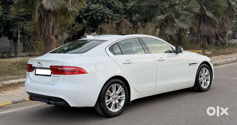 Jaguar Xe Portfolio, 2019, Petrol