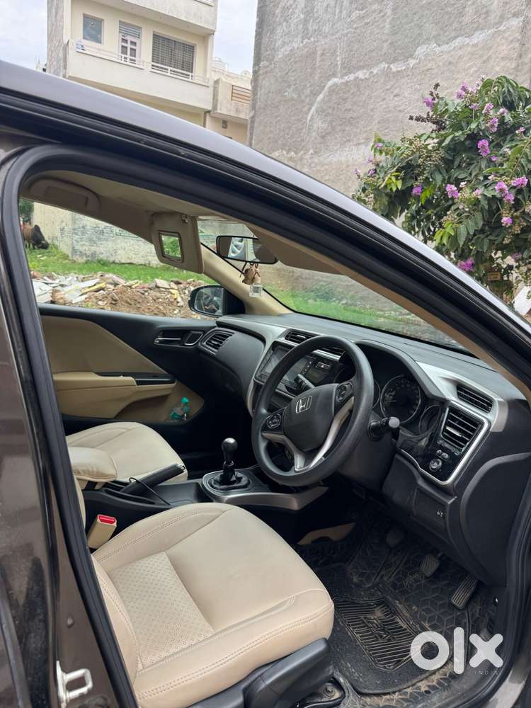 Honda City 2023 Petrol Well Maintained