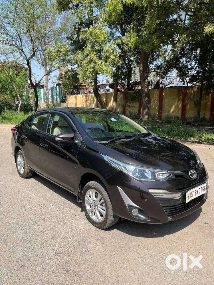 Toyota Yaris V Cvt, 2019, Petrol