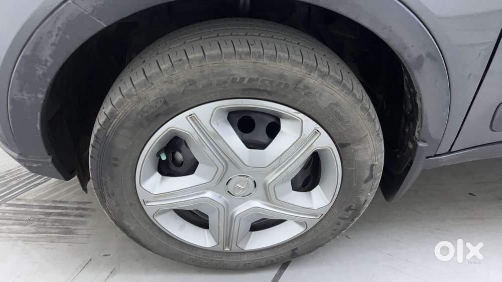 Tata Nexon 1.2 Revotron Xma Amt (s), 2022, Petrol