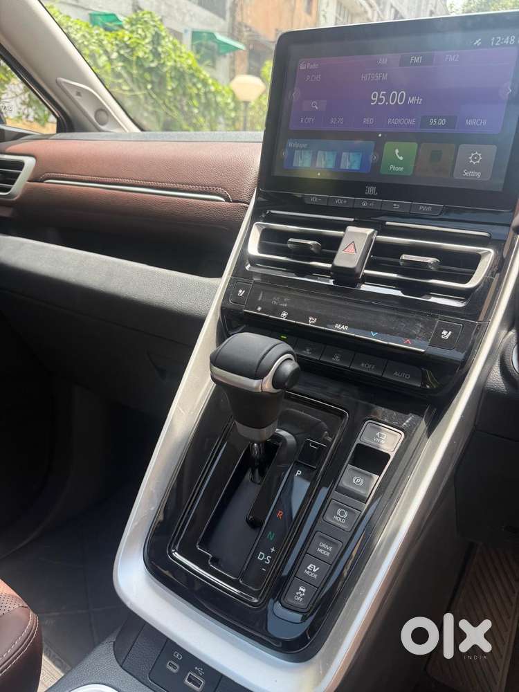 Toyota Innova Hycross 2.0 Zx (o) Hybrid 7 Str, 2025, Petrol