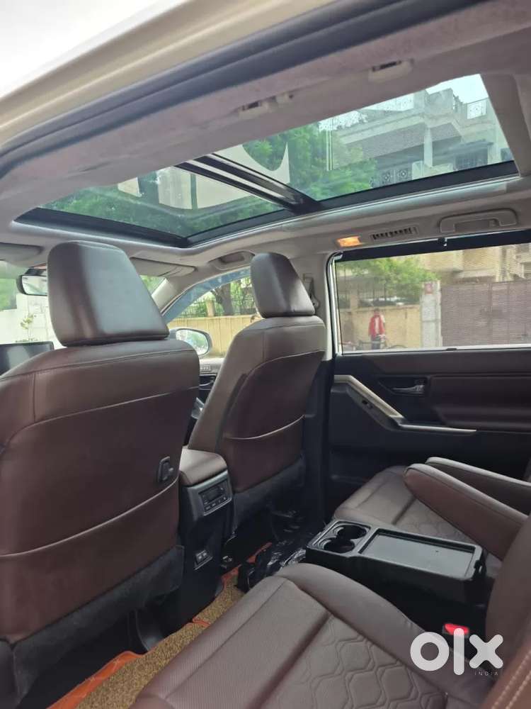 Toyota Innova Hycross 2.0 Zx Hybrid 7 Str, 2024, Petrol