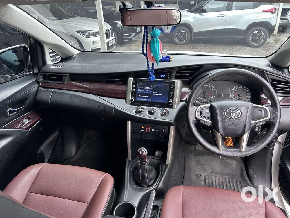 Toyota Innova Crysta 2.4 G Mt 7 Str, 2025, Diesel