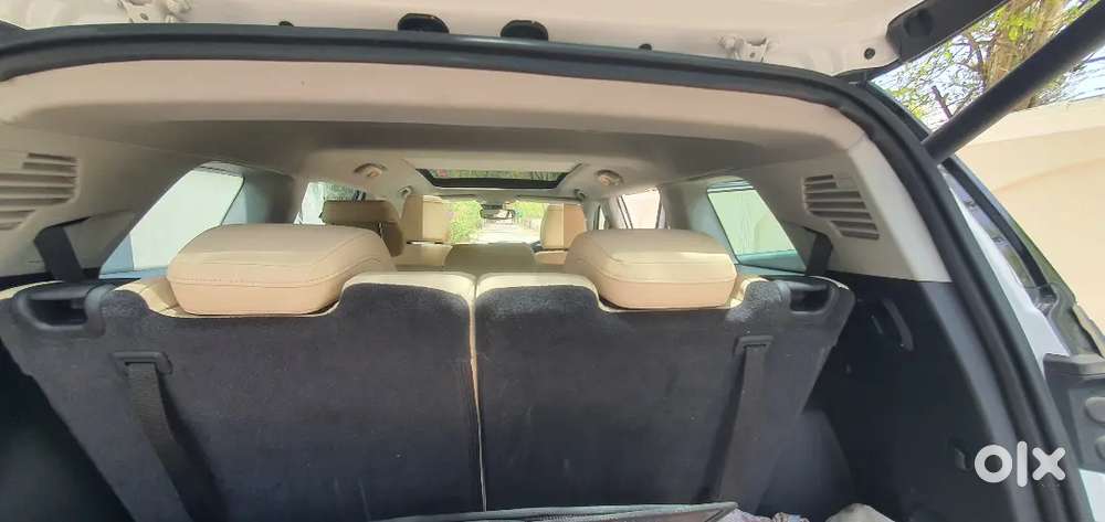 December 2024 Jeep Meredian 4x2 Limited Automatic.