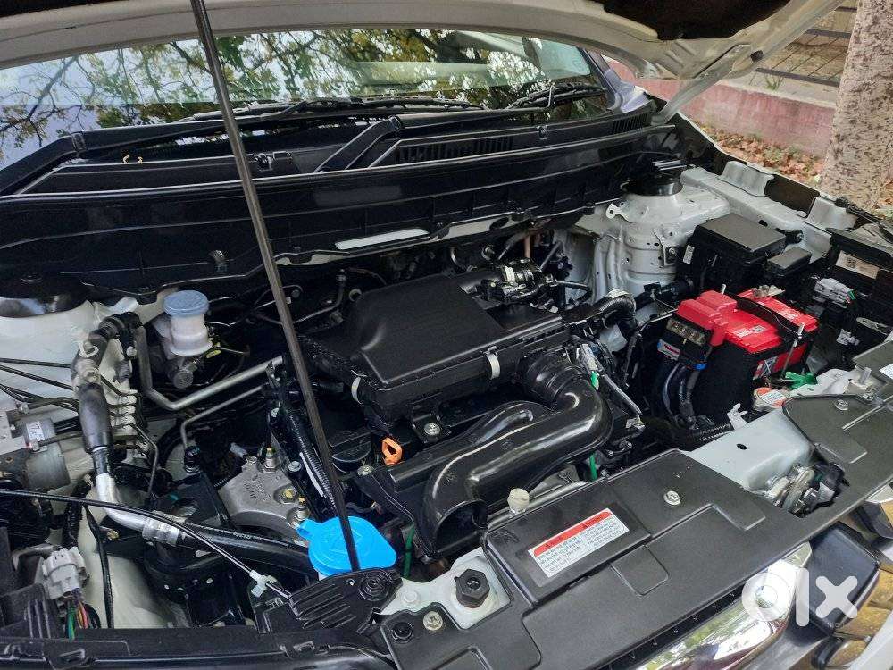 Maruti Suzuki Brezza 1.5 Vxi At Smart Hybrid, 2023, Petrol