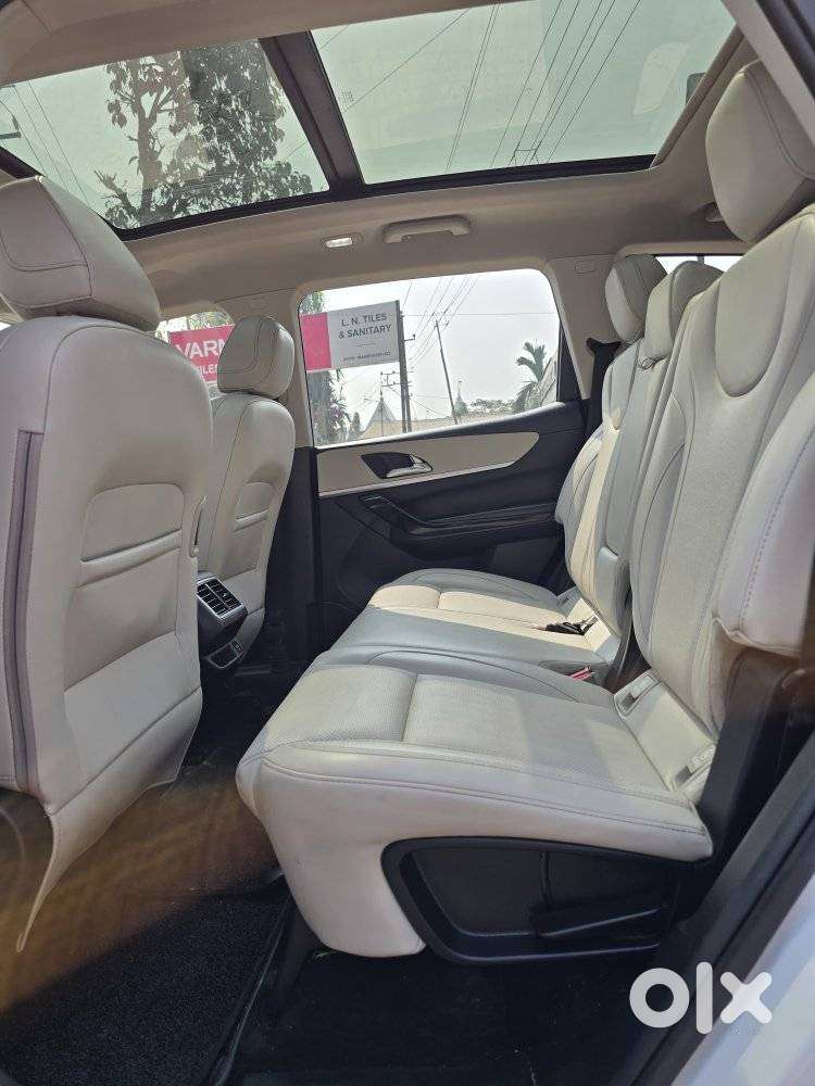 Mahindra Xuv700 2.0 Ax 7 Petrol At Luxury Pack Str, 2023, Petrol