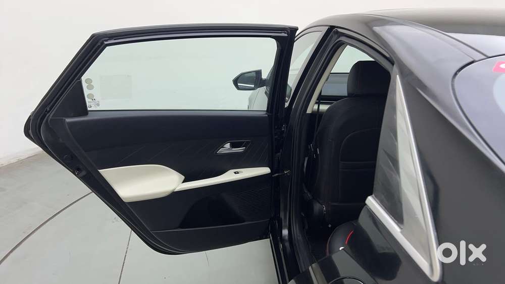 Hyundai Verna 1.5 Sx Petrol Mt, 2023, Petrol