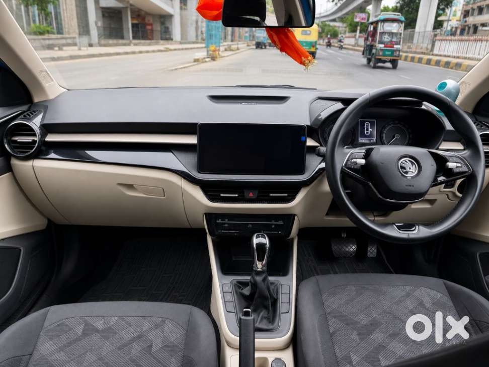 Skoda Slavia 1.0 Ambition Tsi At, 2024, Petrol